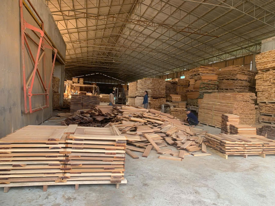 S&agrave;n gỗ Teak tự nhi&ecirc;n L&agrave;o Vinh Nghệ An