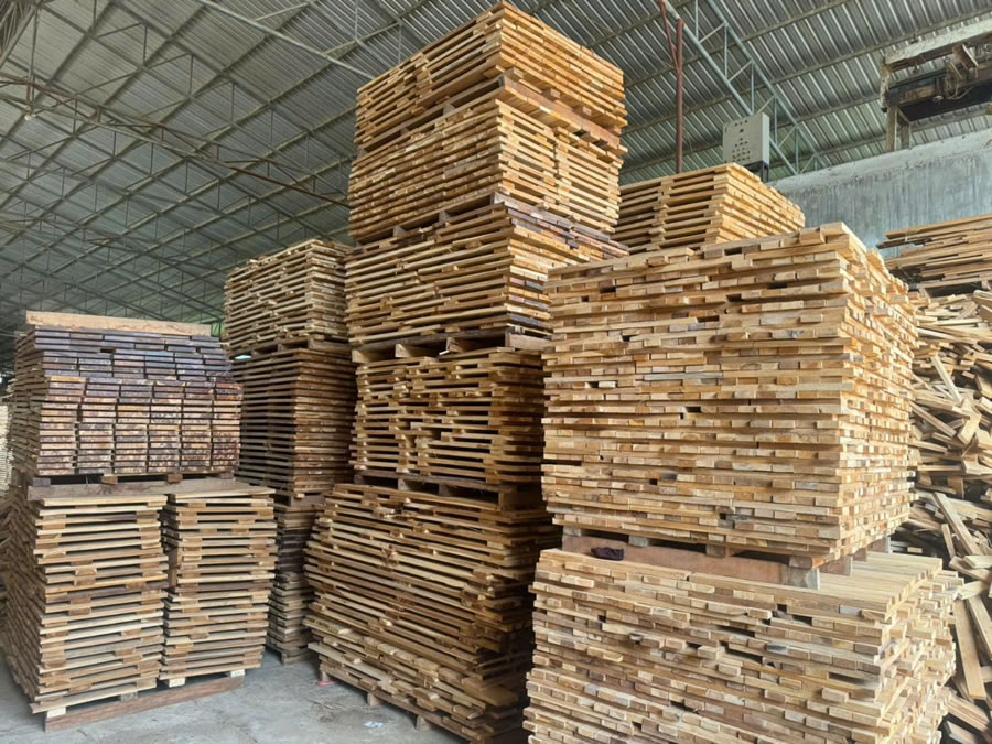 S&agrave;n gỗ Teak tự nhi&ecirc;n L&agrave;o Vinh Nghệ An