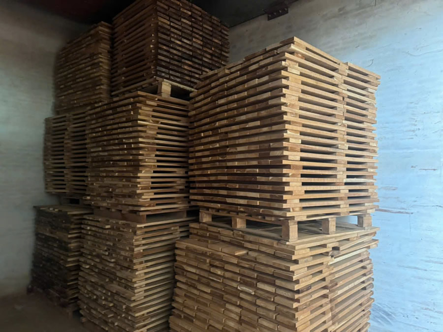 S&agrave;n gỗ Teak tự nhi&ecirc;n L&agrave;o Vinh Nghệ An