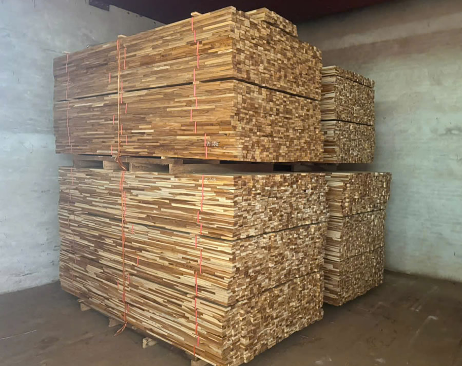 S&agrave;n gỗ Teak tự nhi&ecirc;n L&agrave;o Vinh Nghệ An