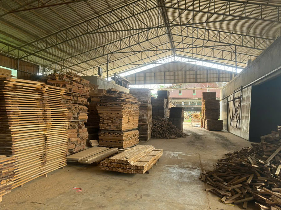 S&agrave;n gỗ Teak tự nhi&ecirc;n L&agrave;o Vinh Nghệ An