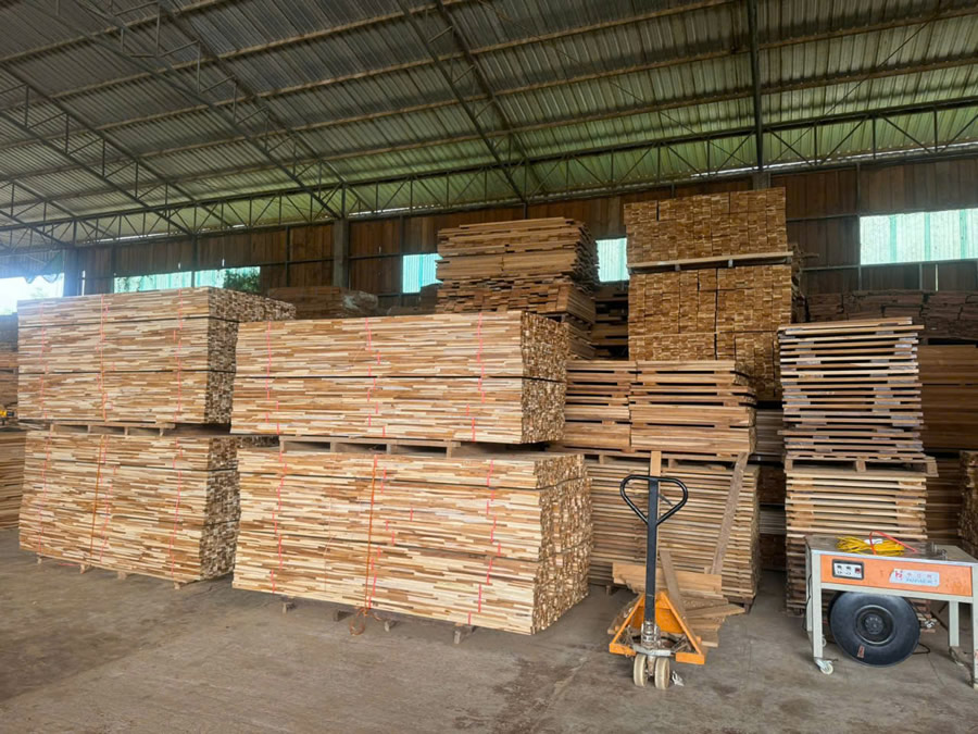 S&agrave;n gỗ Teak tự nhi&ecirc;n L&agrave;o Vinh Nghệ An