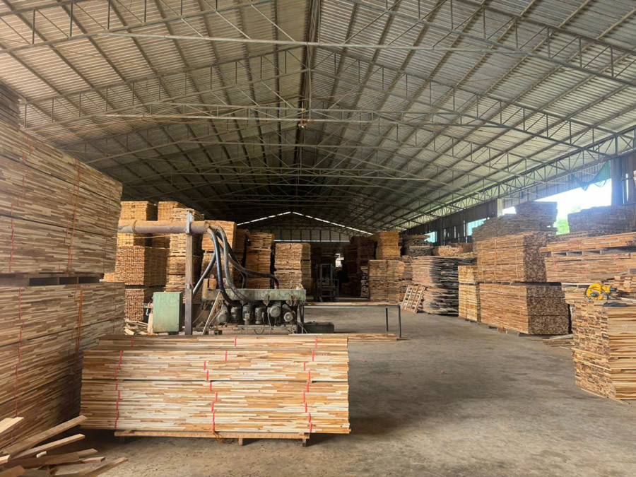 S&agrave;n gỗ Teak tự nhi&ecirc;n L&agrave;o Vinh Nghệ An