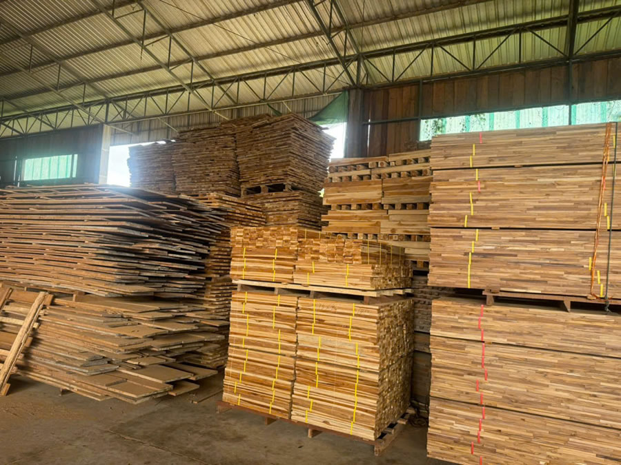 S&agrave;n gỗ Teak tự nhi&ecirc;n L&agrave;o Vinh Nghệ An