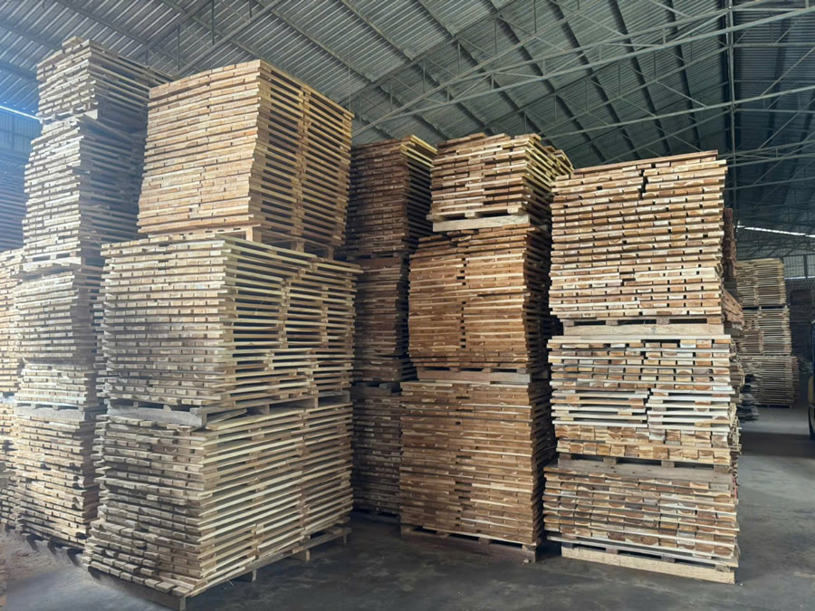 S&agrave;n gỗ Teak tự nhi&ecirc;n L&agrave;o Vinh Nghệ An