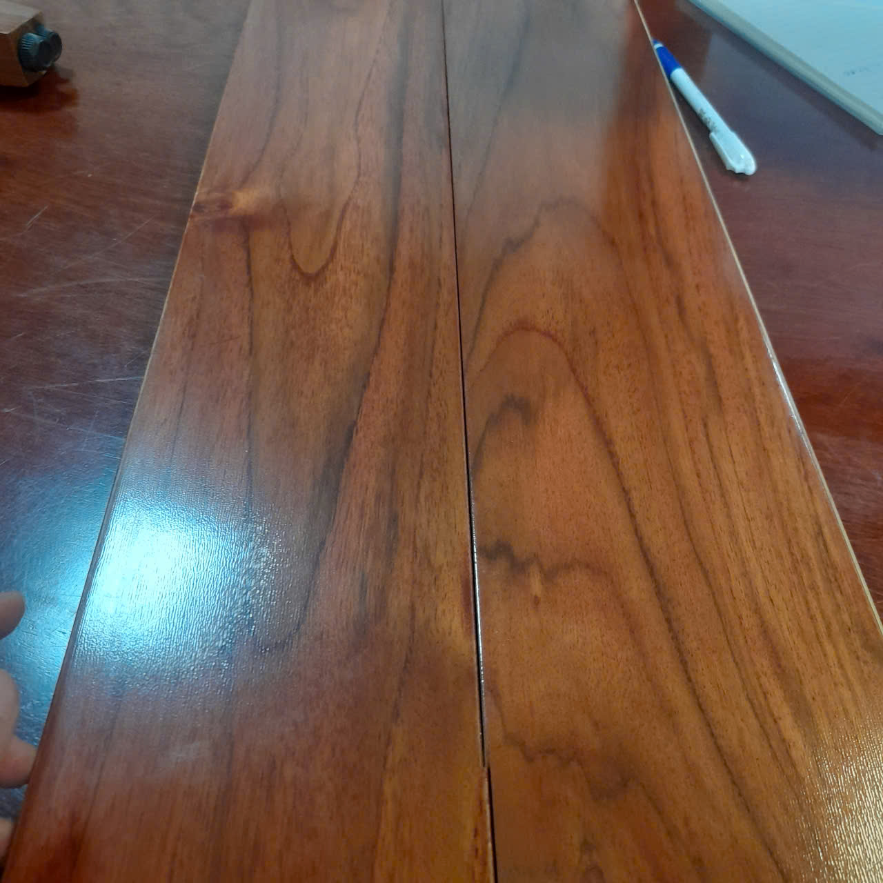 S&agrave;n gỗ Teak tự nhi&ecirc;n L&agrave;o Vinh Nghệ An